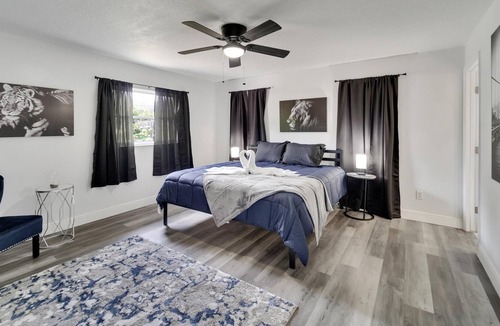 Oldsmar House | Modern Luxury / Spacious / Family Friendly