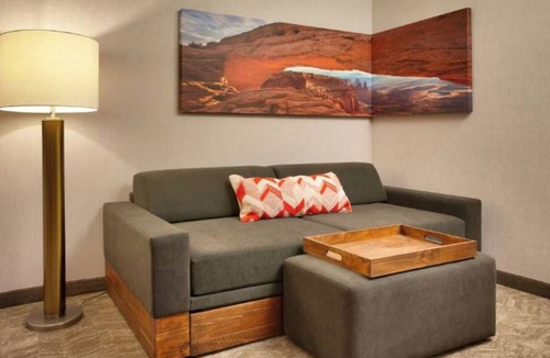 Moab Hotel | Modern Moab Suites with Pool, Minutes from Arches and Canyonlands National Parks