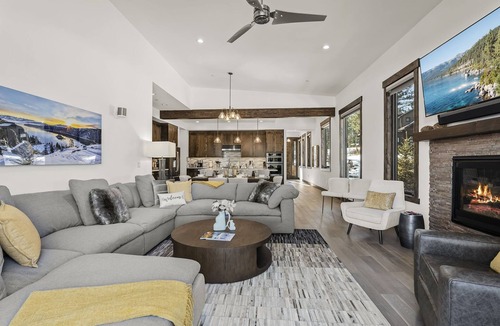 Ponderosa Palisades House | Modern Mountain Escape with Hot Tub, BBQ, Fire Pit, and EV Charger