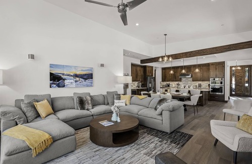 Ponderosa Palisades House | Modern Mountain Escape with Hot Tub, BBQ, Fire Pit, and EV Charger