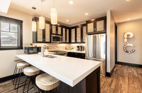 Park City House | Modern Mountainside Townhome, Natural Light, Outdoor Recreation + Hot Tub!
