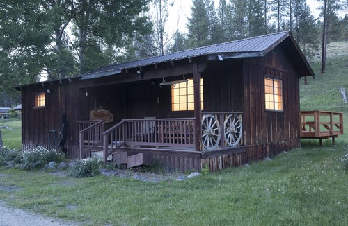 Grant County Cabin | Modern private cabin at Boulder Creek Ranch