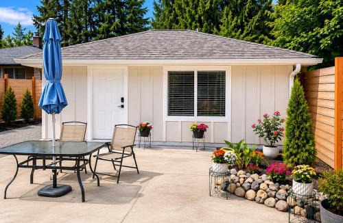 Edgewood House | Modern Private Studio - Separate Entry