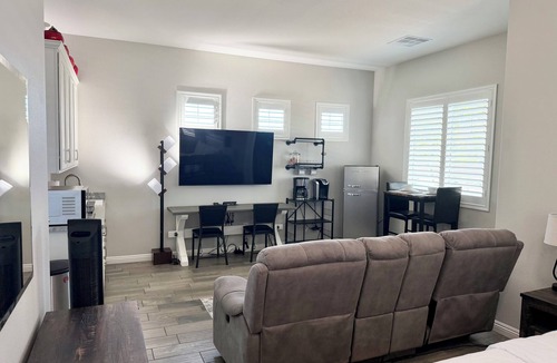 Wyeth Ranch Apartment | Modern Private Suite 100% Private Entry/Bed/Bath/Laundry/Living/Kitchen