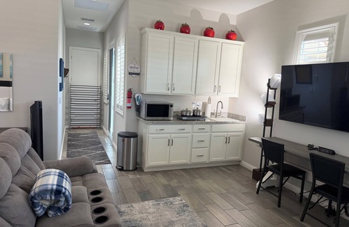 Wyeth Ranch Apartment | Modern Private Suite 100% Private Entry/Bed/Bath/Laundry/Living/Kitchen