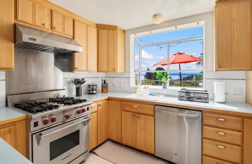 West Queen Anne House | Modern Queen Anne Home with Stunning Water Views