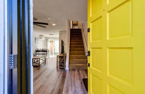 College Hill Apartment | Modern Retreat near UofO, Autzen Stadium, Amazon Park #2