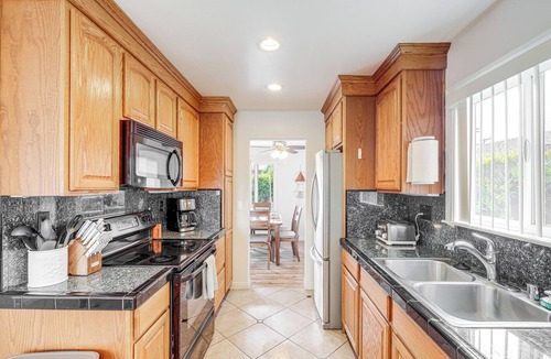 Clairemont Mesa West House | Modern San Diego Bungalow w/Yard - 5 Mi to Beach!