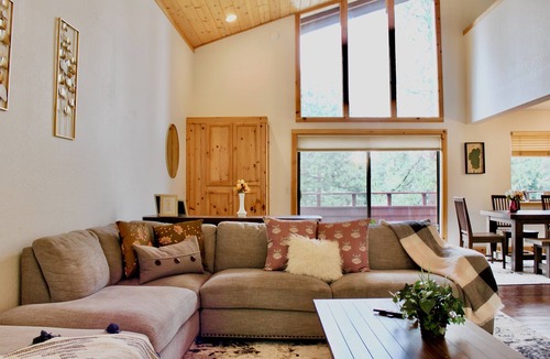Ponderosa Palisades House | Modern Tahoe cabin: A/C, hot tub, ping pong, EV charger, family friendly