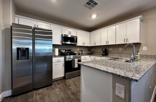 Enterprise House | Modern Townhouse Retreat, Cozy & Convenient