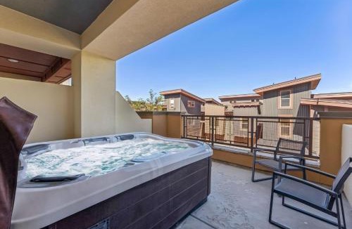 Kimball Junction House | Modern Townhouse with HotTub & Garage