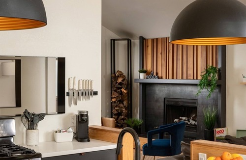 Arrowhead Villas House | Modern Treetop Cabin by Lake Arrowhead Village