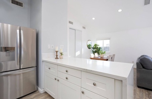 Santee House | Modern, Updated House In Santee with Wifi, AC, and Yard