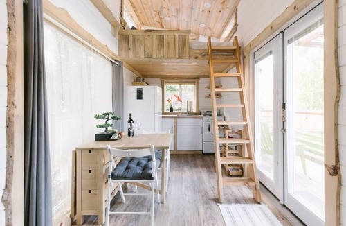 Des Moines House | Modern Urban Tiny House w/2BR near Airport and Transportation-Private Setting