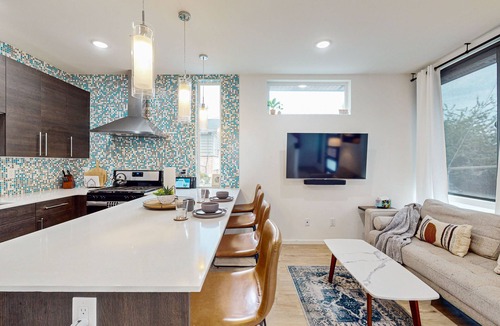 Greenwood House | Modern, urban townhome with rooftop patio views, gas grill and fire pit
