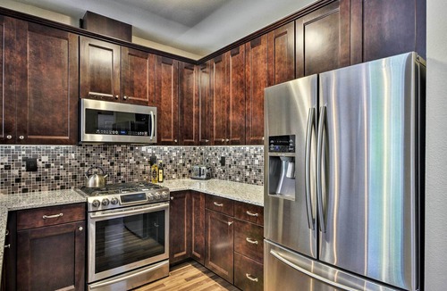 Hough Apartment | Modern Vancouver Townhome - Right on Main St!