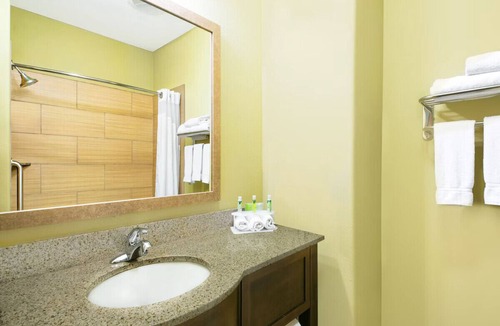Monahans Hotel | Monahans King Studio breakfast, pool, gym