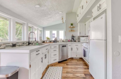 Monmouth House | Monmouth Retreat: Hot Tub, Playground & Game Room