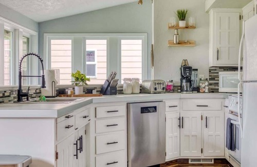 Monmouth House | Monmouth Retreat: Hot Tub, Playground & Game Room