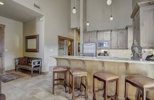 Deer Valley House | Mont Cervin #32 by Avantstay Ski In Ski Out Home in Silver Lake Village w/Hot Tub