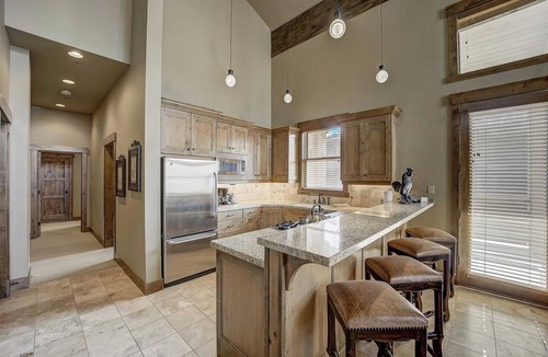 Deer Valley House | Mont Cervin #32 by Avantstay Ski In Ski Out Home in Silver Lake Village w/Hot Tub
