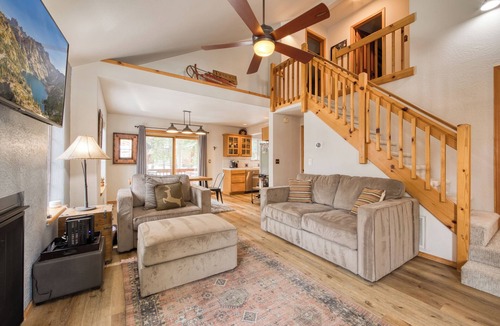 Truckee House | Monthly Lease - Petite Retreat by Tahoe Getaways - Pet Friendly in Tahoe Donner w Hot Tub
