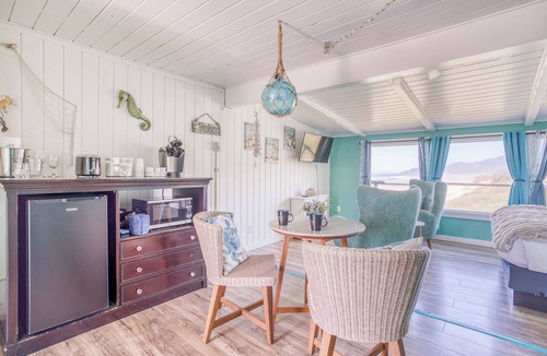 Newport Hotel | Moolack Shores Inn