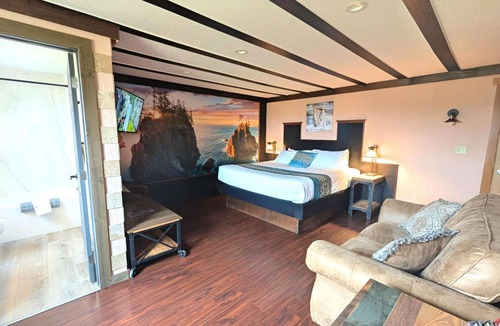 Ocean Shores Hotel | Moonlight Trail - King Studio Room at Wanderlust Inn, Pet Friendly