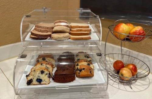 Cornwall Park Hotel | MorningGlory Inn & Suites