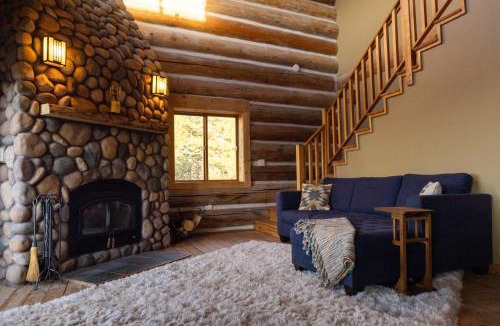 The Dalles House | Mosier Cabin Hot Tub Mt Adams View