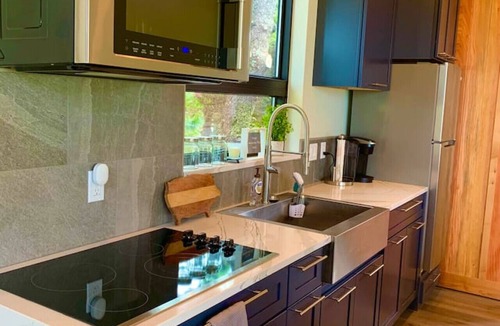 Port Orford Condo | Most Spectacular Ocean Views - Studio