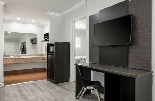 Anaheim Resort Hotel | Motel 6 Anaheim, CA - Convention Center