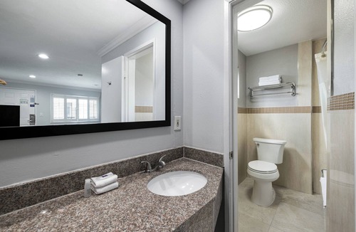 Anaheim Resort Hotel | Motel 6 Anaheim, CA - Convention Center