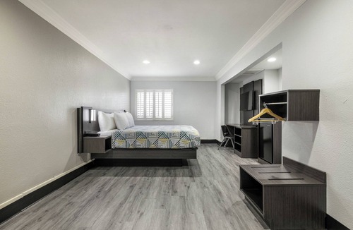 Anaheim Resort Hotel | Motel 6 Anaheim, CA - Convention Center