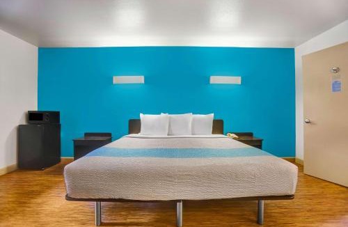 Cascade Hotel | Motel 6-Anderson, CA - Redding Airport