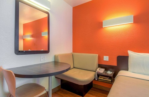 Lincoln Acres Hotel | Motel 6 Chula Vista, CA - San Diego