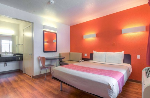Lincoln Acres Hotel | Motel 6 Chula Vista, CA - San Diego