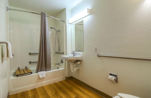 Lincoln Acres Hotel | Motel 6 Chula Vista, CA - San Diego
