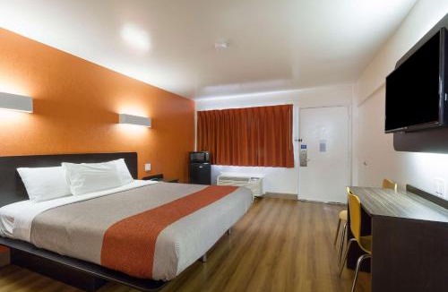 Claremont Hotel | Motel 6-Claremont, CA
