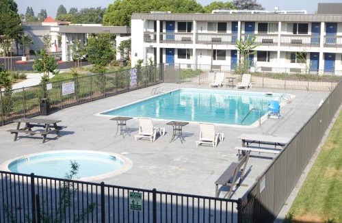 Claremont Hotel | Motel 6-Claremont, CA