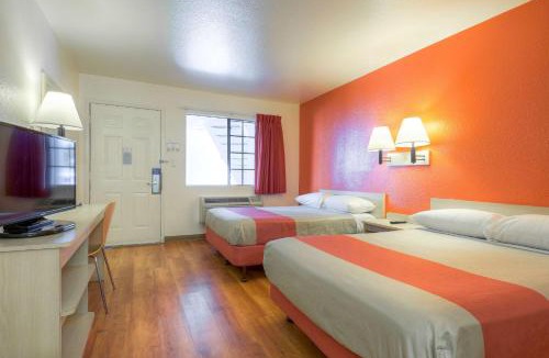 El Cajon Hotel | Motel 6-El Cajon, CA - San Diego