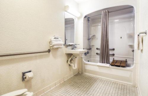 El Cajon Hotel | Motel 6-El Cajon, CA - San Diego