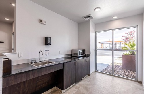 Las Vegas Hotel | Motel 6 Las Vegas, NV - Motor Speedway