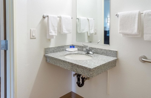 Lincoln City Hotel | Motel 6 Lincoln City, OR
