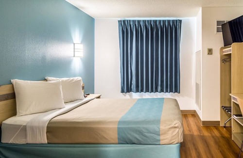 Lincoln City Hotel | Motel 6 Lincoln City, OR