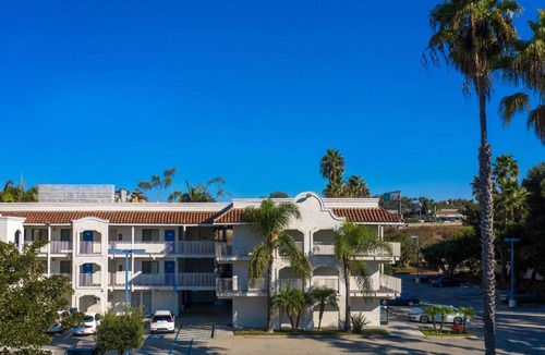 Lake Hotel | Motel 6-Oceanside, CA