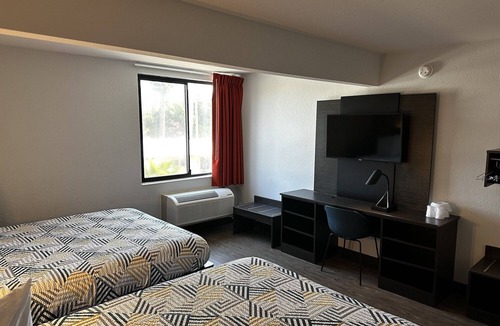Mission Valley West Hotel | Motel 6 San Diego, CA - Hotel Circle - Mission Valley