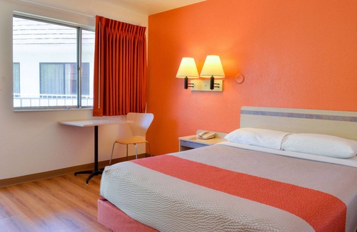 Santa Nella Hotel | Motel 6 – Santa Nella, on I-5