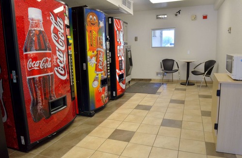 Santa Nella Hotel | Motel 6 – Santa Nella, on I-5