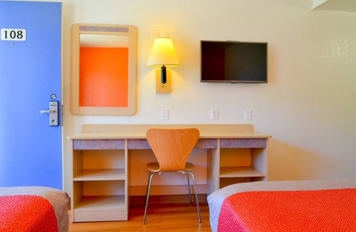 Santa Nella Hotel | Motel 6 – Santa Nella, on I-5